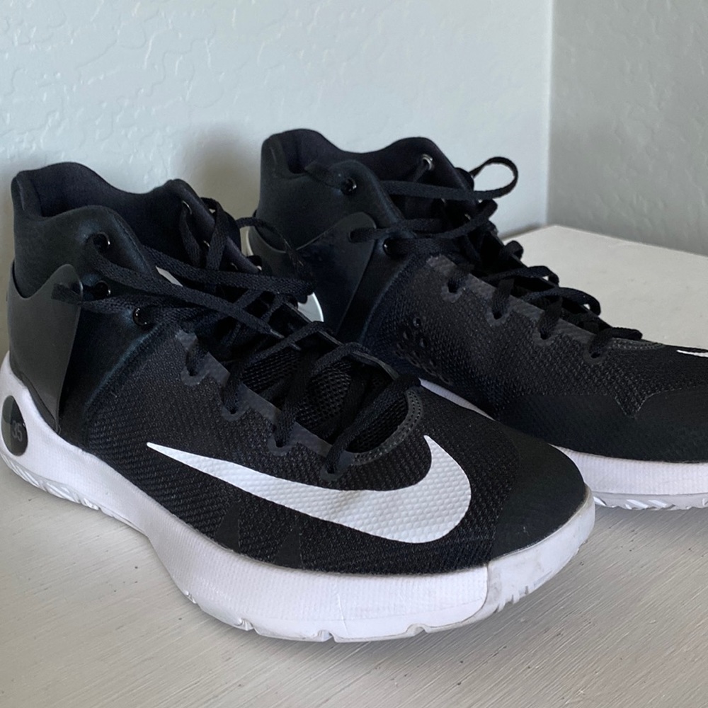 Nike KD Trey 5 EUC in black